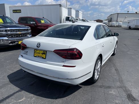 Used 2018 Volkswagen Passat 2.0T SE FWD image 8