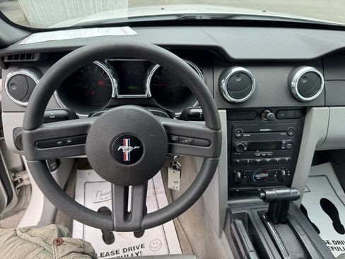 Used 2005 Ford Mustang Convertible RWD image 8