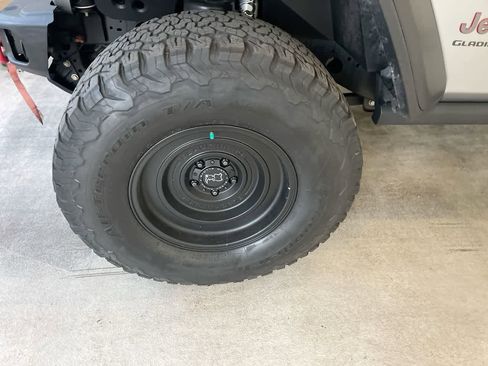 Used 2020 Jeep Gladiator Rubicon image 10