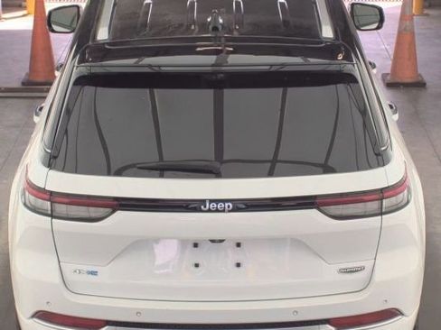 Used 2022 Jeep Grand Cherokee Summit w/ Advanced Protech Group IV AWD/4WD image 5