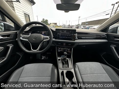 Used 2026 Volkswagen Jetta SE FWD image 17