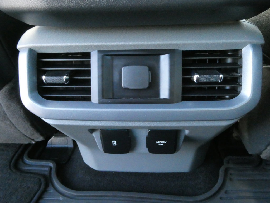 Used 2023 Ford F150 Lariat w/ Trailer Tow Package AWD/4WD image 18