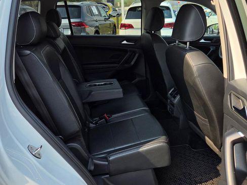 Used 2021 Volkswagen Tiguan SE w/ Panoramic Sunroof Package image 45