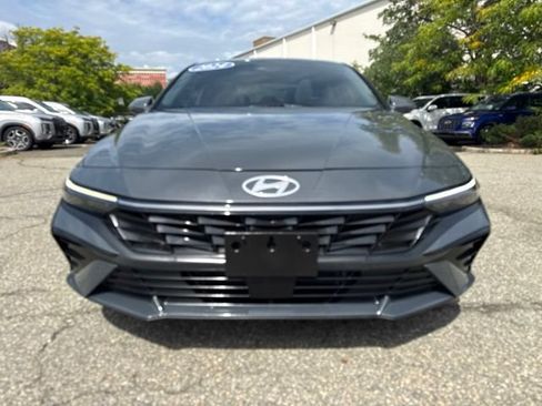 Used 2024 Hyundai Elantra Limited FWD image 2