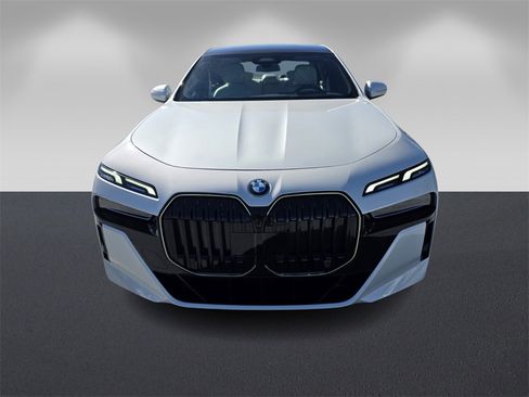 Certified 2025 BMW 740i w/ Premium Package image 2
