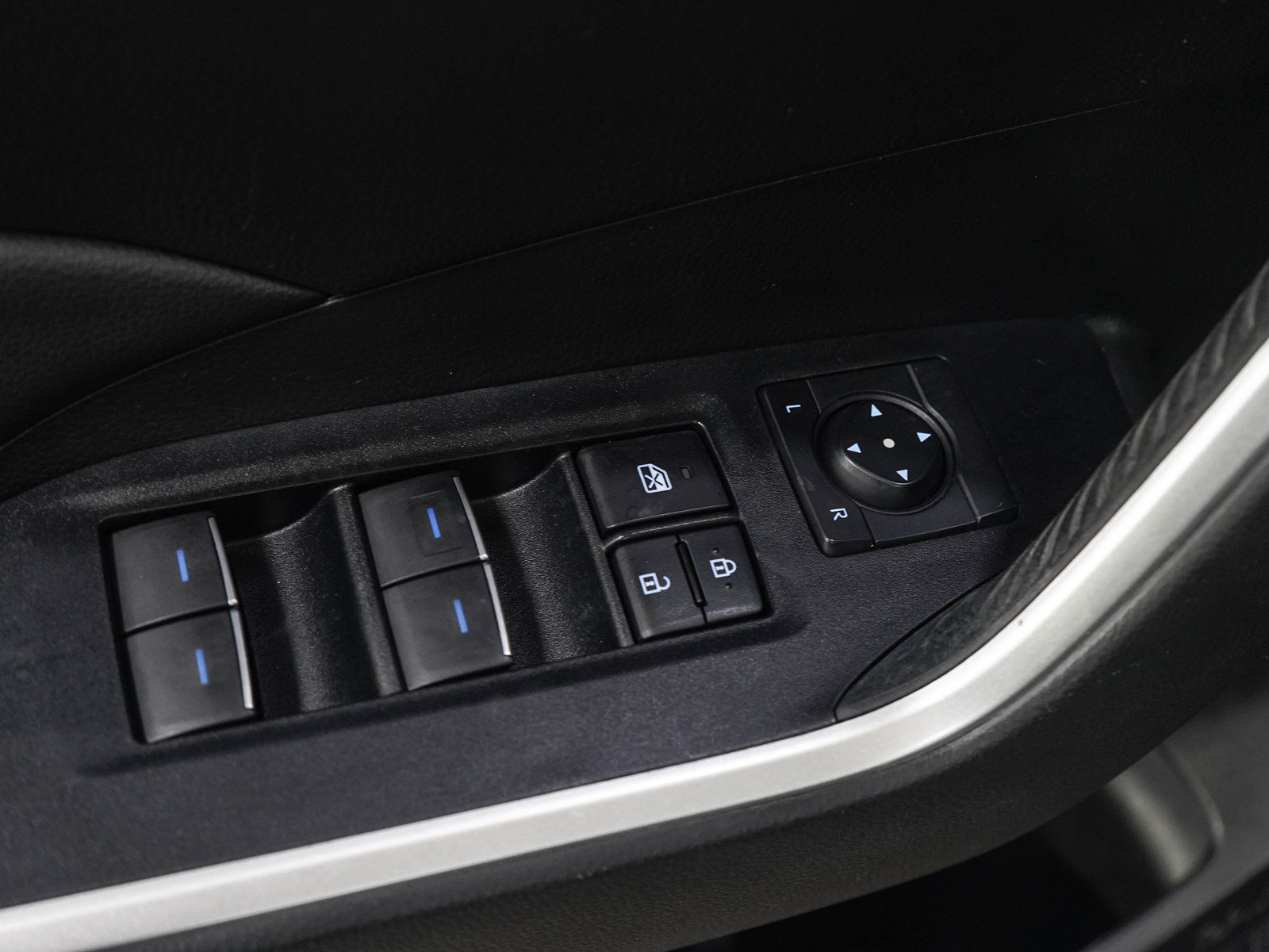 Used 2022 Toyota RAV4 XLE Premium FWD image 22
