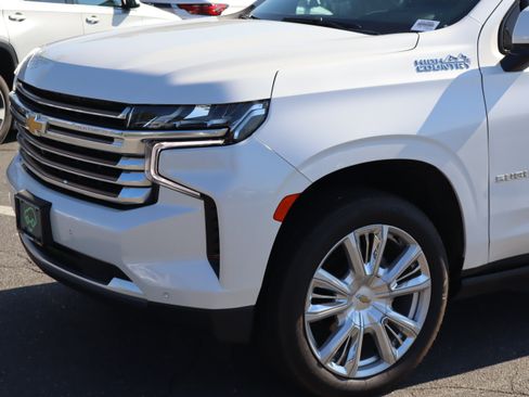 Used 2024 Chevrolet Suburban High Country AWD/4WD image 6