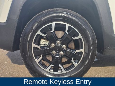 Used 2023 Jeep Renegade Trailhawk AWD/4WD image 8