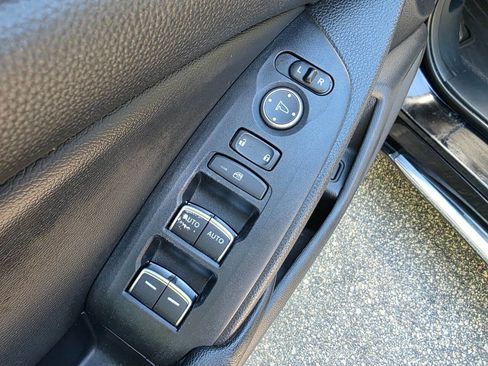 Used 2018 Honda Accord Touring image 12
