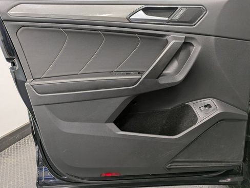 Used 2022 Volkswagen Tiguan SE w/ Panoramic Sunroof Package AWD/4WD image 8