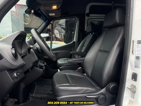 Used 2021 Mercedes-Benz Sprinter 2500 image 16