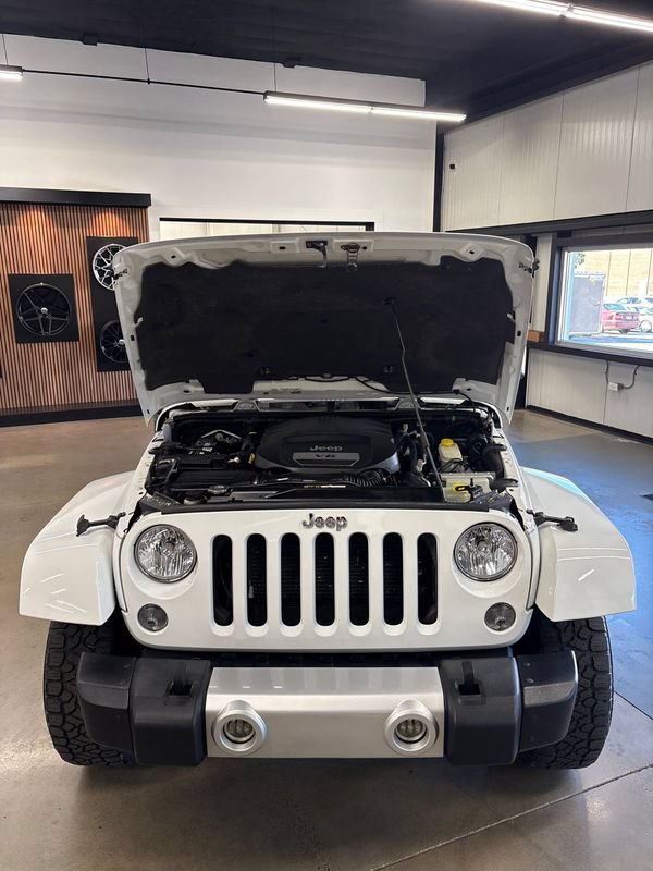 Used 2015 Jeep Wrangler Unlimited Sahara w/ Connectivity Group AWD/4WD image 61