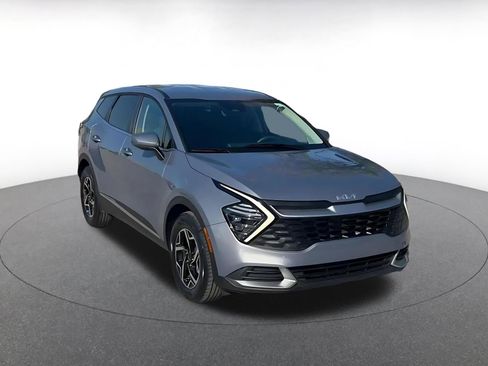 Used 2025 Kia Sportage LX FWD image 3