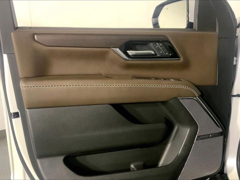 Used 2025 GMC Yukon Denali Ultimate w/ LPO, Floor Liner Package AWD/4WD image 25