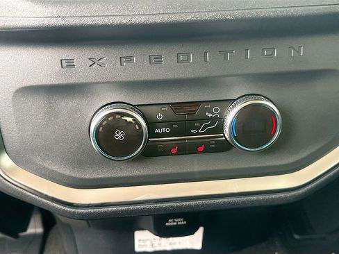 New 2025 Ford Expedition Platinum w/ Driver's Package image 32