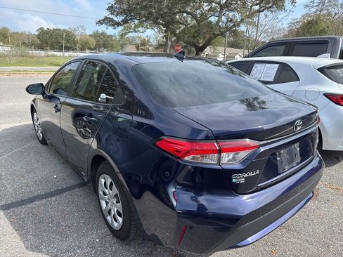 Used 2022 Toyota Corolla LE image 9