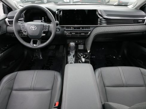 Used 2025 Toyota Camry XLE image 10