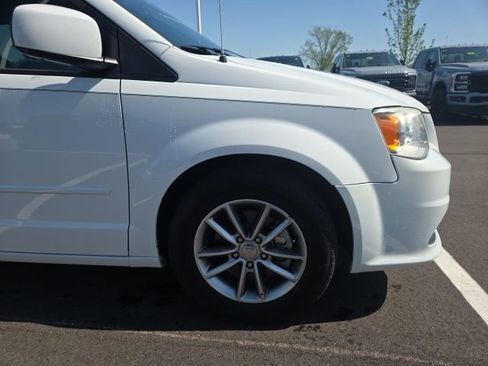 Used 2016 Dodge Grand Caravan SE FWD image 4