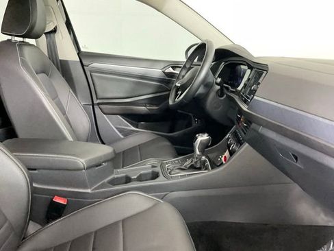 Used 2024 Volkswagen Jetta SE image 17