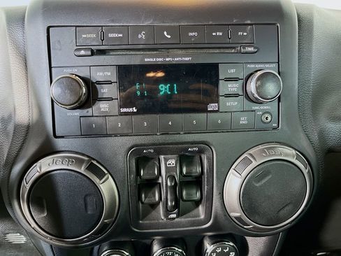Used 2018 Jeep Wrangler Unlimited Sahara AWD/4WD image 18