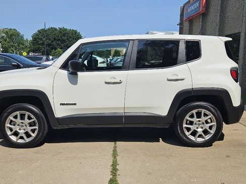 Used 2023 Jeep Renegade Latitude AWD/4WD image 4