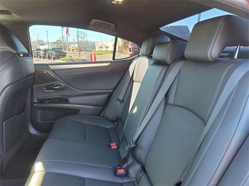 Used 2024 Lexus ES 300h F Sport image 11