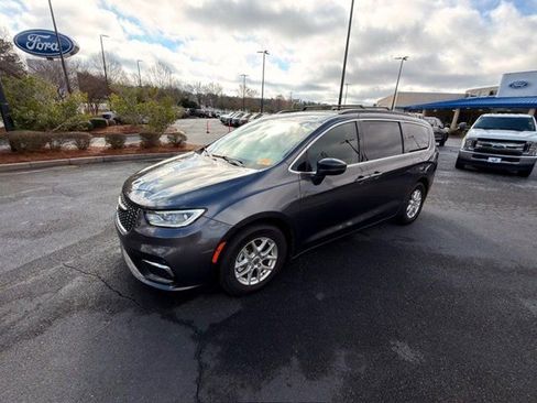 Used 2022 Chrysler Pacifica Touring-L image 16