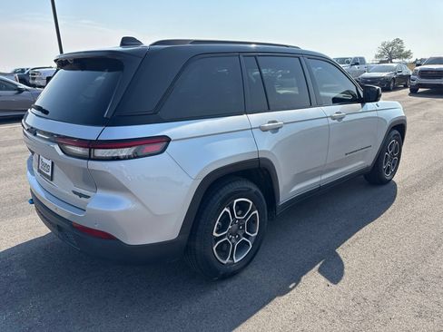 Used 2023 Jeep Grand Cherokee Trailhawk w/ Advanced Protech Group II AWD/4WD image 7