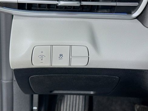 Certified 2024 Hyundai Elantra Limited FWD image 10