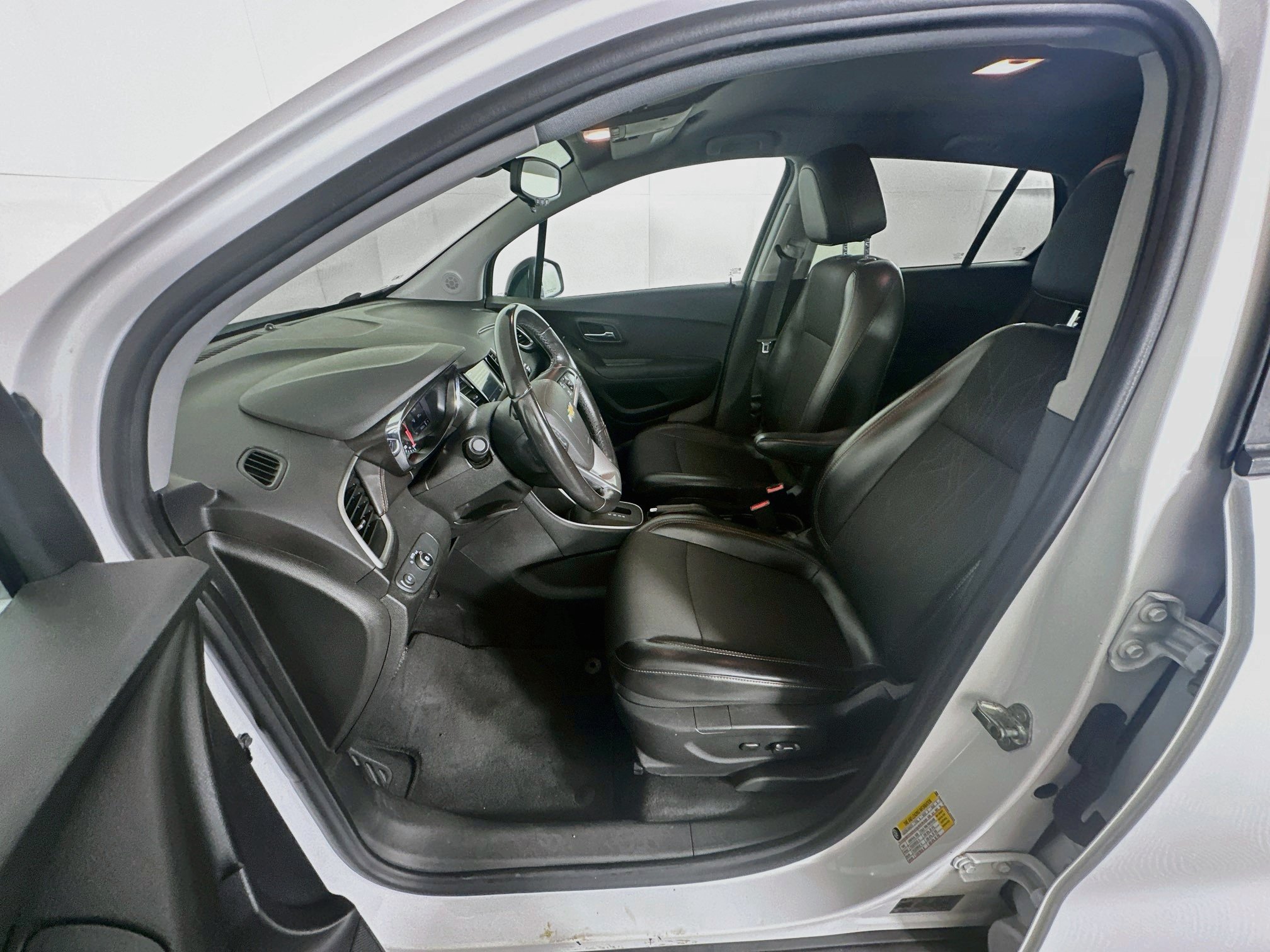 Used 2019 Chevrolet Trax LT w/ Redline Edition FWD image 13