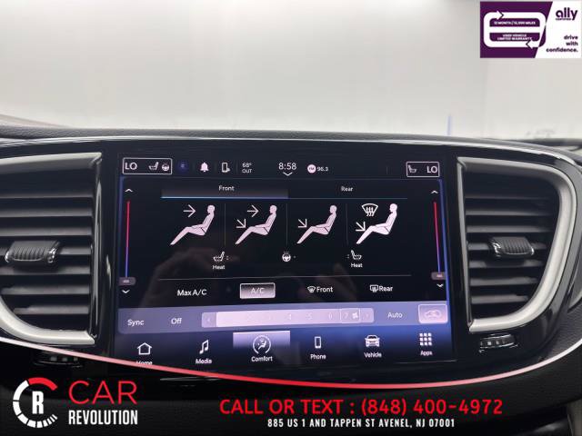 Used 2023 Chrysler Pacifica Touring-L FWD image 28