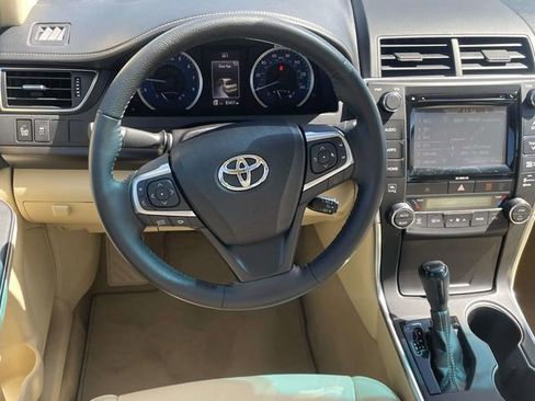 Used 2017 Toyota Camry XLE w/ Moonroof Package FWD image 13