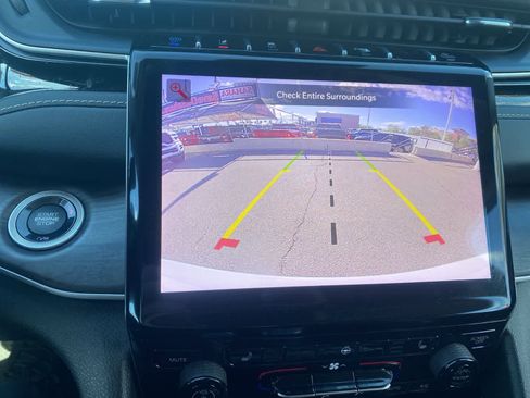 Used 2023 Jeep Grand Cherokee 4WD 4xe image 17