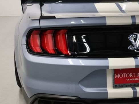 Used 2022 Ford Mustang Shelby GT500 w/ Carbon Fiber Track Pack RWD image 70