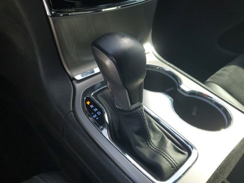 Used 2022 Jeep Grand Cherokee Laredo X image 23