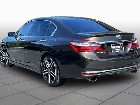 Used 2017 Honda Accord Sport image 12