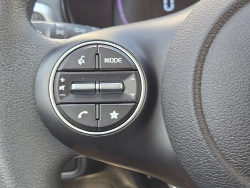 Certified 2025 Kia Soul LX w/ LX Technology Package FWD image 22