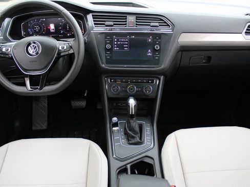 Certified 2020 Volkswagen Tiguan SEL image 21