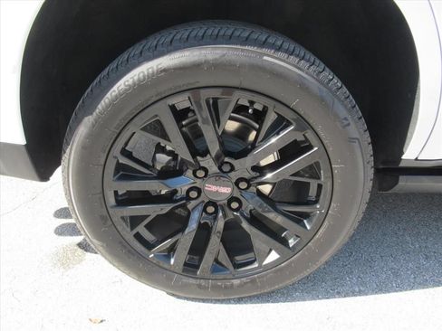 Used 2024 GMC Yukon Denali AWD/4WD image 8