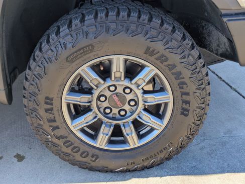 Used 2024 GMC Sierra 1500 AT4X AWD/4WD image 29