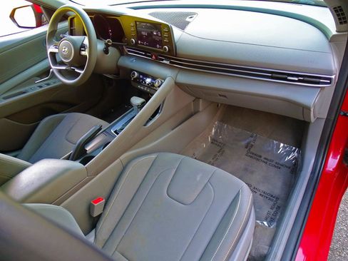 Used 2023 Hyundai Elantra SEL w/ Cargo Package FWD image 29