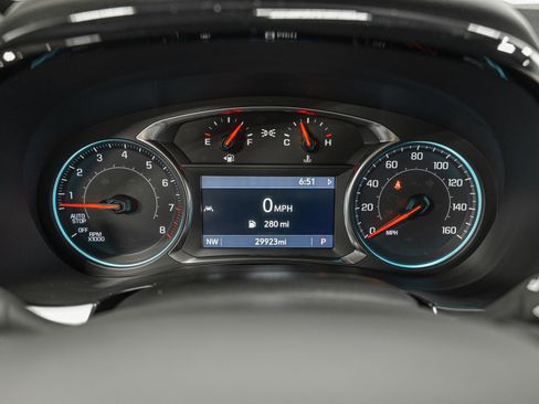 Used 2023 Chevrolet Traverse LT w/ Rear Camera Mirror Package image 21