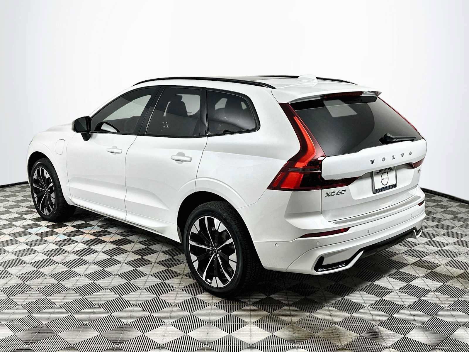 Used 2026 Volvo XC60 T8 Plus w/ Protection Package Premier AWD/4WD image 5