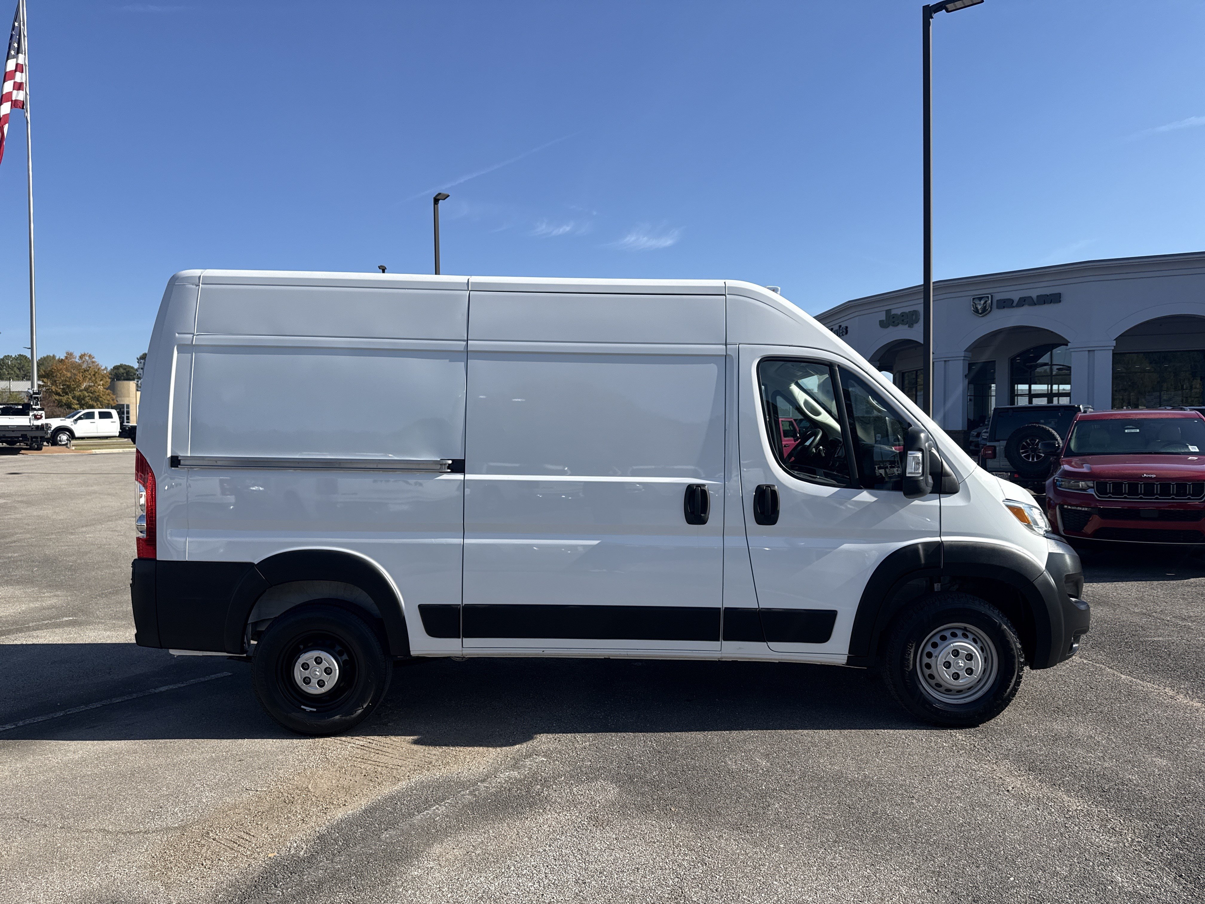 Used 2024 RAM ProMaster 2500 w/ Convenience Group FWD image 8