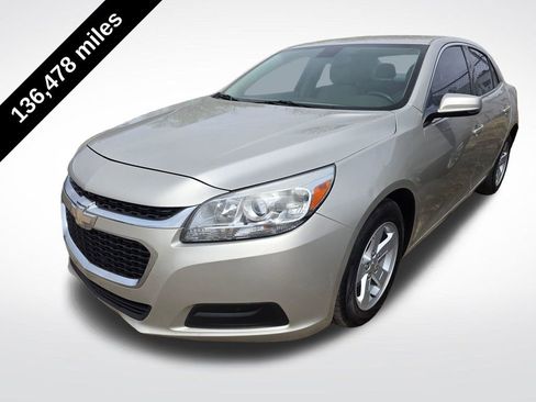 Used 2016 Chevrolet Malibu LT image 2