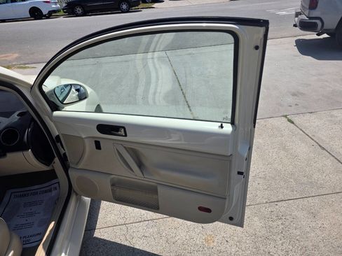 Used 2008 Volkswagen Beetle S image 10