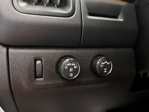 Used 2021 Chevrolet Colorado LT w/ LT Convenience Package AWD/4WD image 17