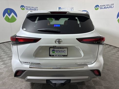 Used 2025 Toyota Highlander Platinum AWD/4WD image 9