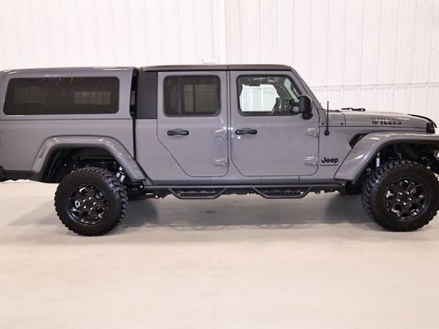 Used 2023 Jeep Gladiator Willys image 2
