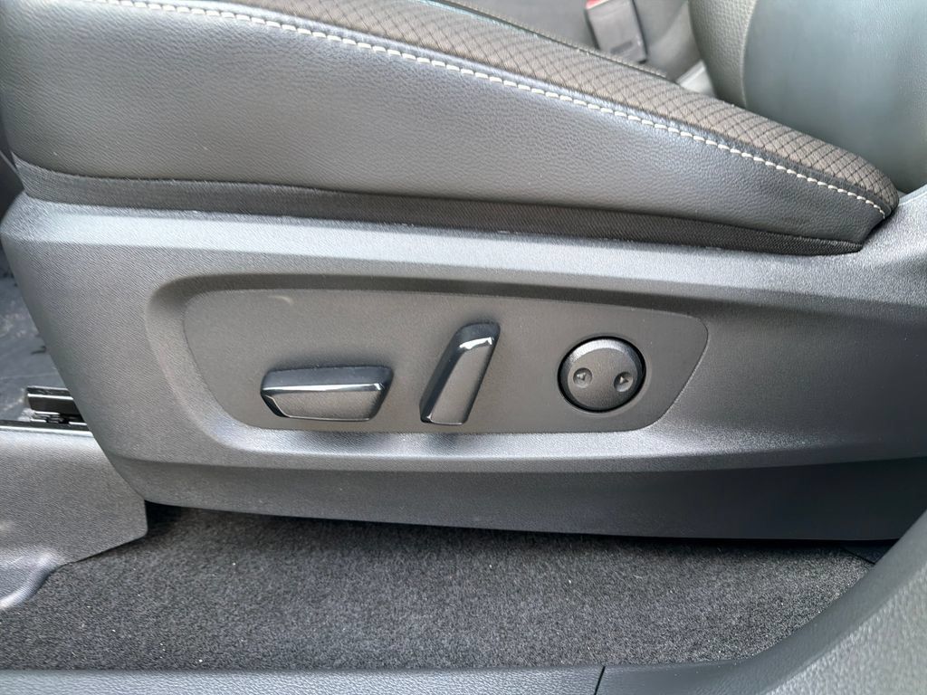 Certified 2025 Nissan Pathfinder SL AWD/4WD image 16